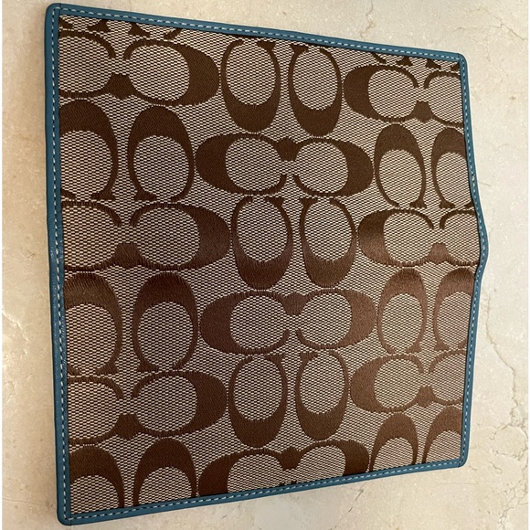 Coach - Picture 3 of 6